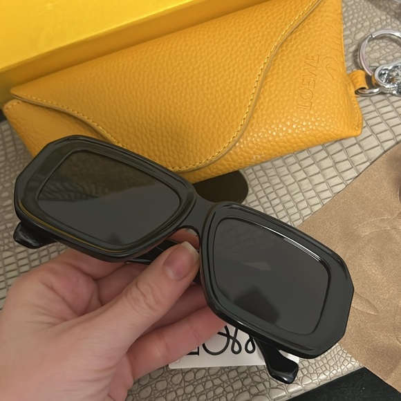 🤩LOEWE SUNGLASSES🤩 Loewe and paula’s sungla !NWT - Picture 4 of 7
